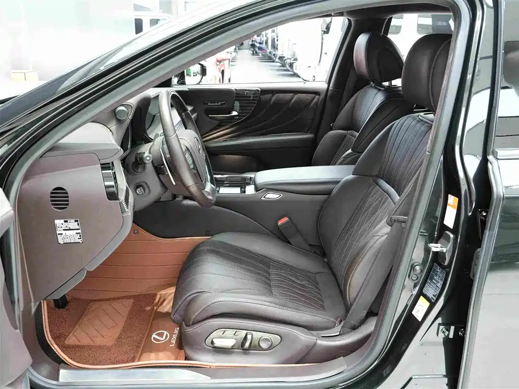 Фото 11 - Lexus LS