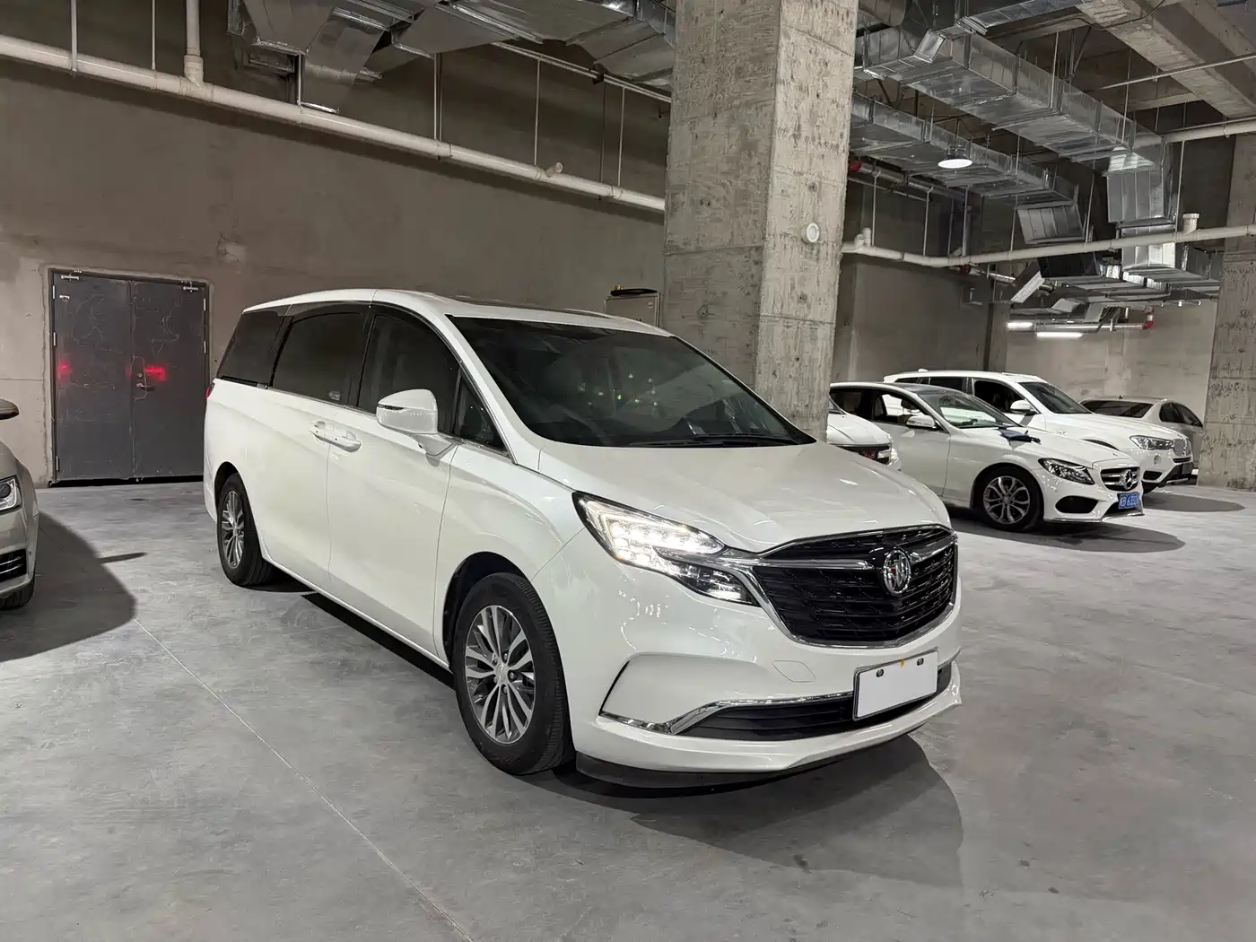 Buick GL8 2021 ES Landlord 653T Comfort фото 3
