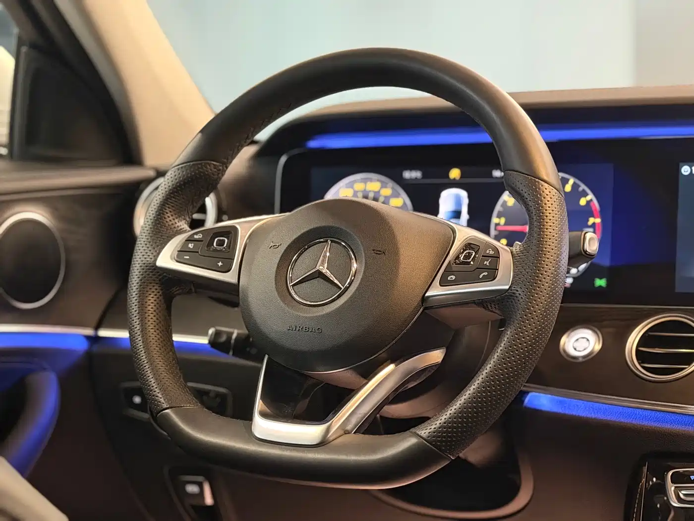 Mercedes-Benz E-Class 2017 E 200 L 4MATIC фото 10