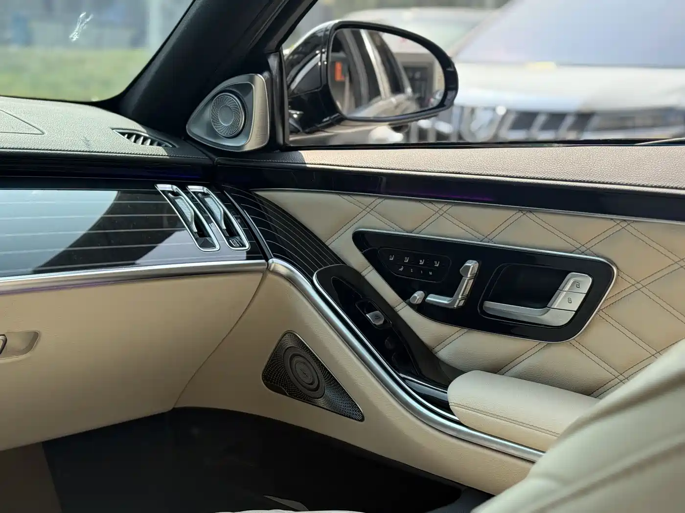 Mercedes-Benz S-Class 2012 S 300 L Luxury Grand Edition фото 9