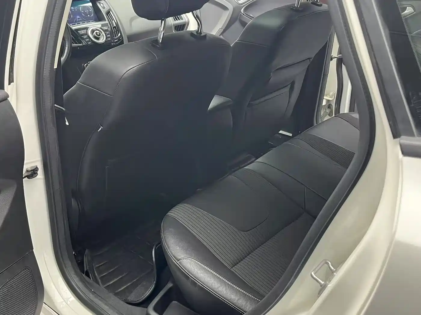 Ford Focus 2013 2012 Hatchback 1.6L Automatic Trend