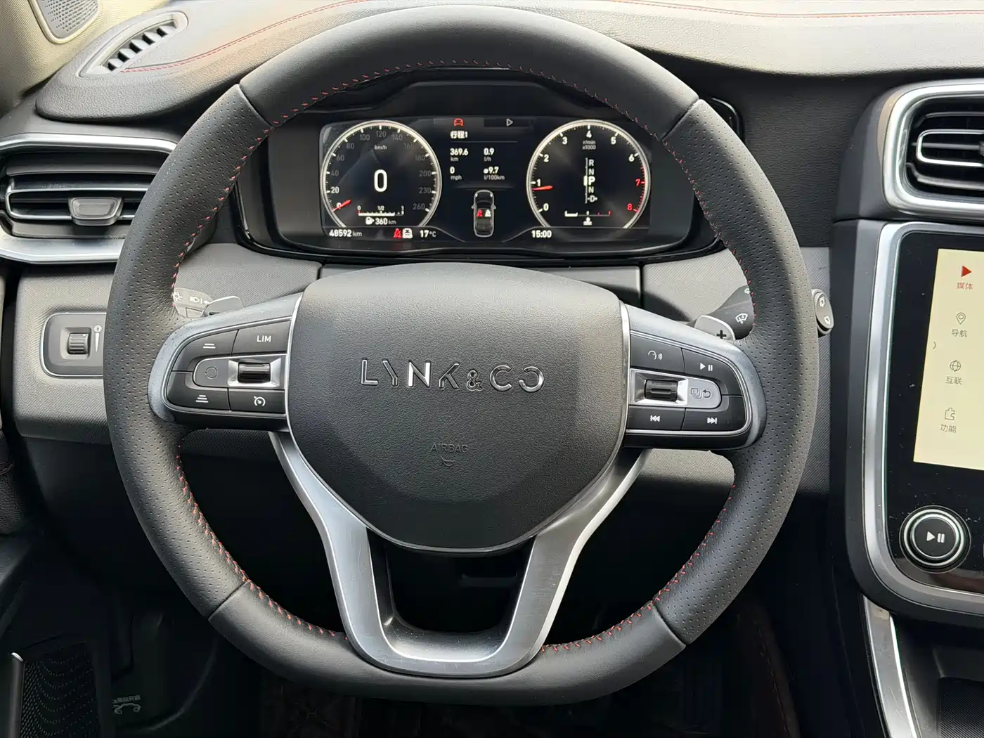 Lynk & Co 01 2017 2.0T AWD Pro фото 10