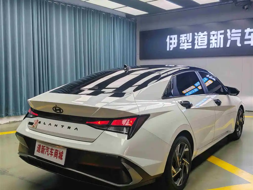 Hyundai Elantra 2023 1.5L CVT GLX Elite Edition фото 7