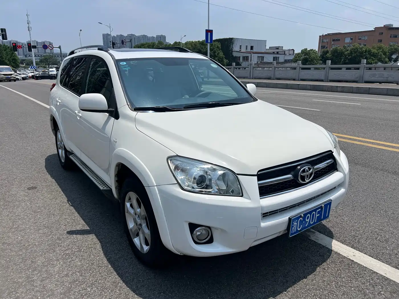 Toyota RAV4 Rongfang 2010 2.4L Automatic Luxury Upgrade Edition фото 2