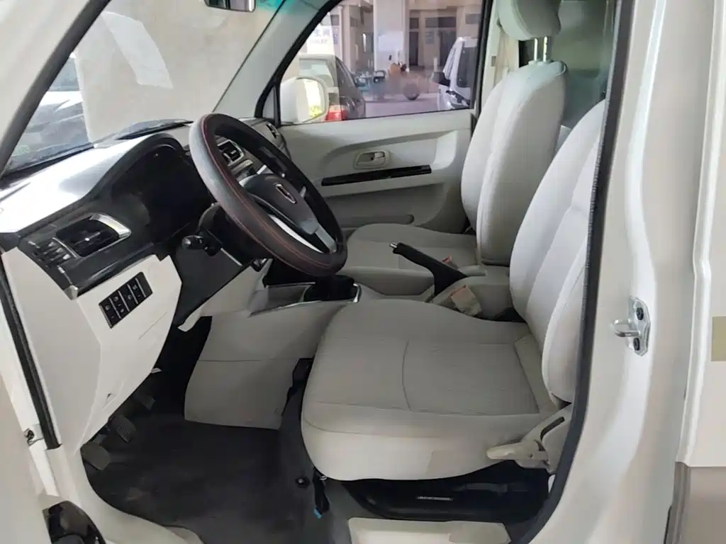 Jinbei New Hiace X30L 2024 2023 1.5L Super Comfort Van 2/5-seater Non-AC Version SWC15M