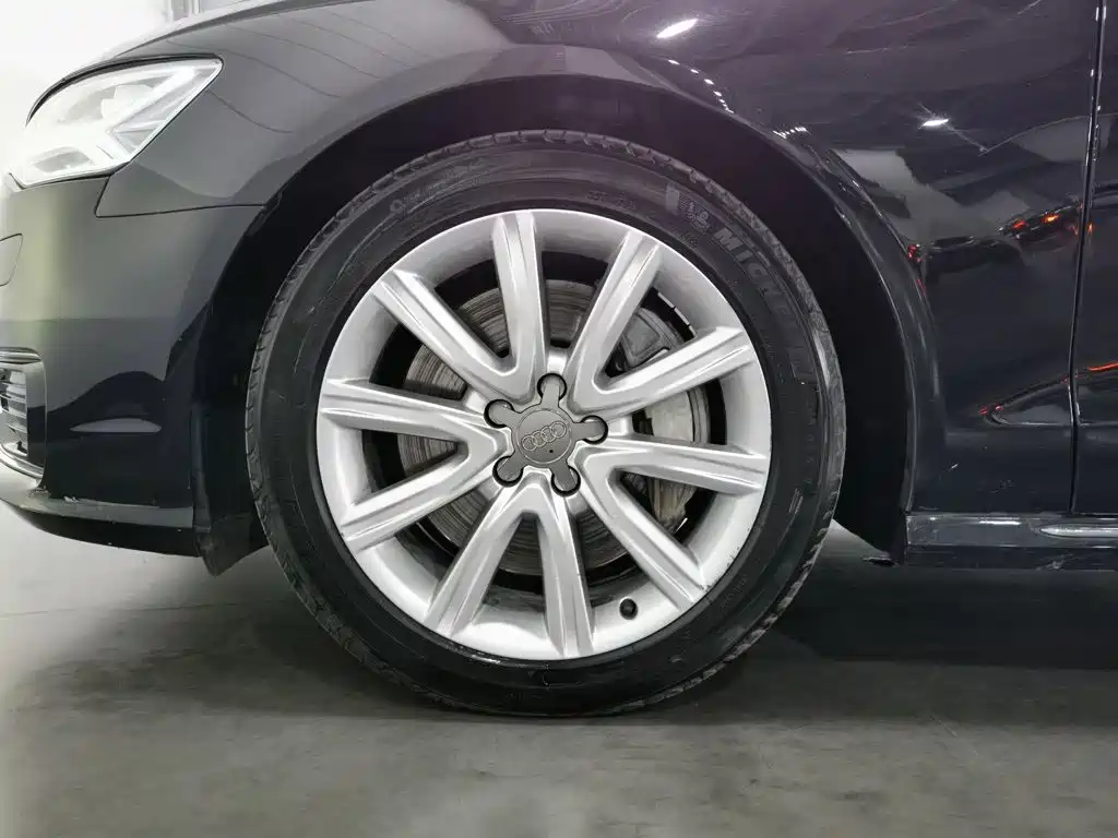 Фото 17 - Audi A6L