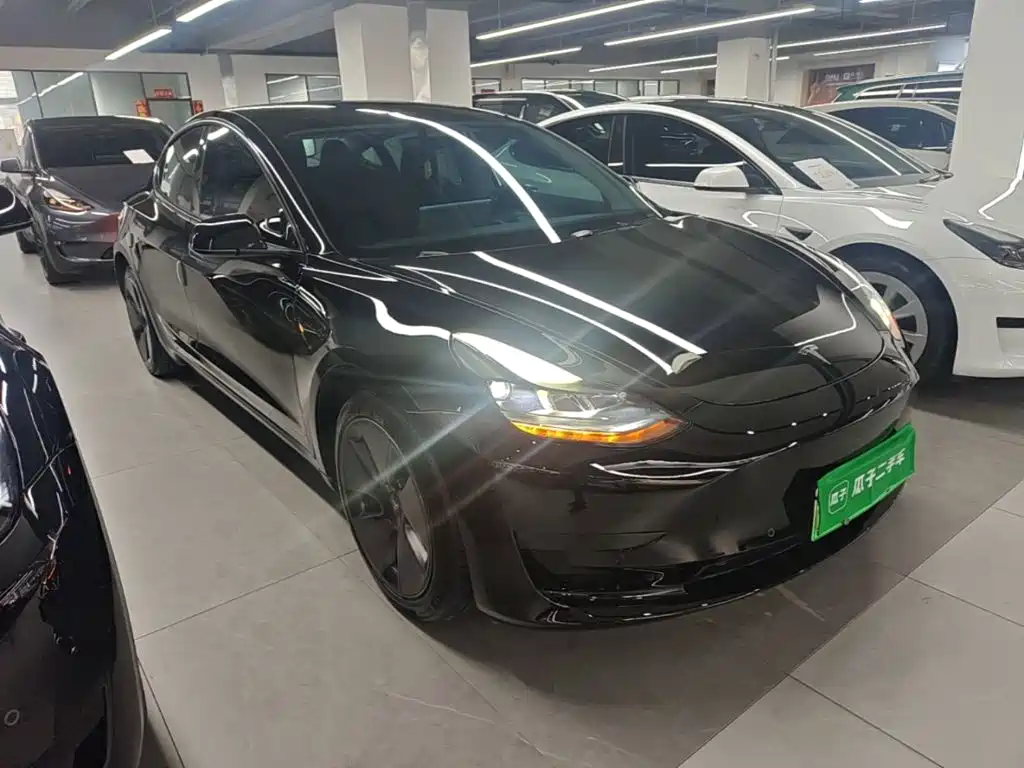 Фото 4 - Tesla Model 3