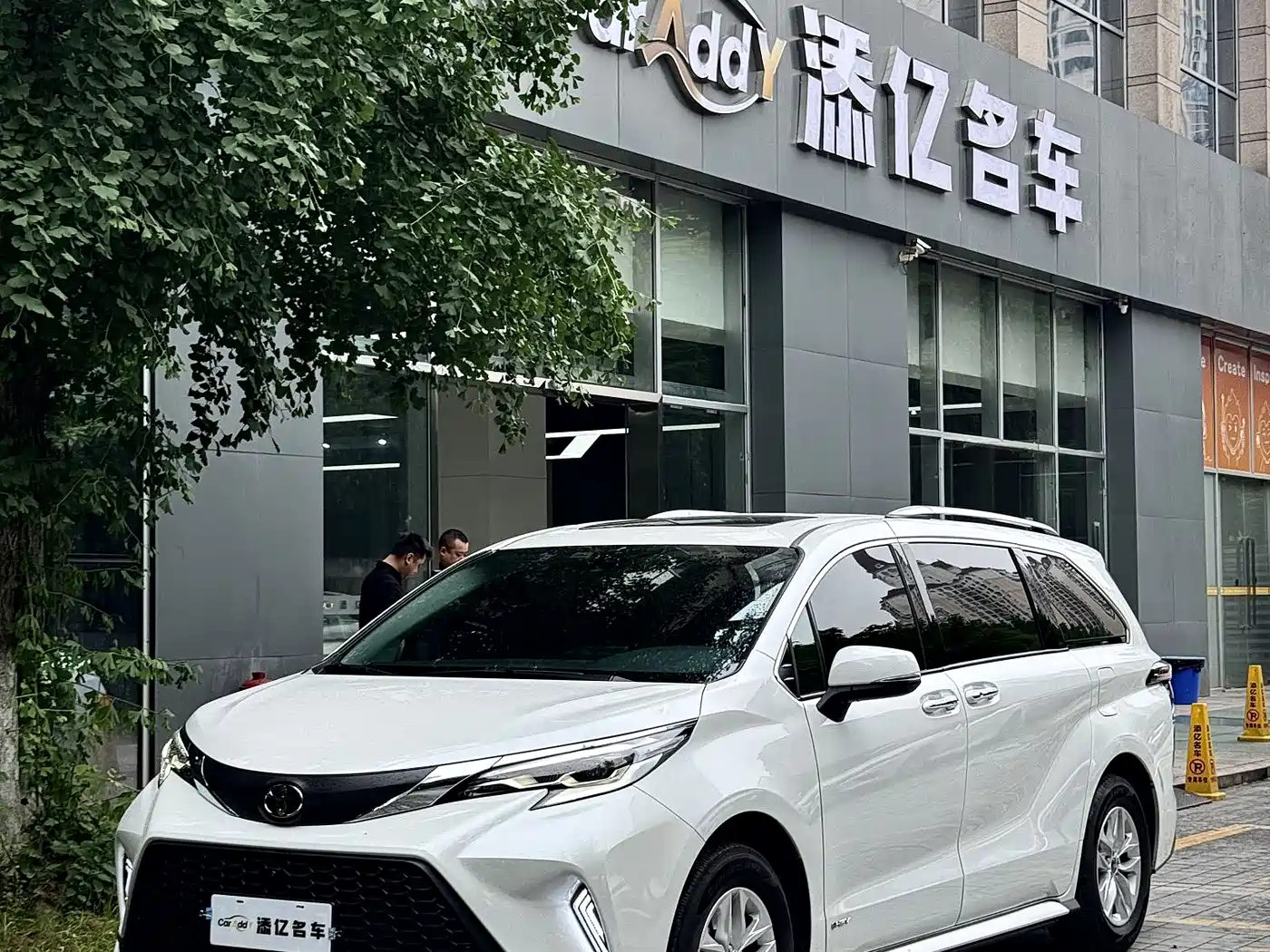 Toyota Granvia 2024 2.5L Hybrid Comfort фото 5