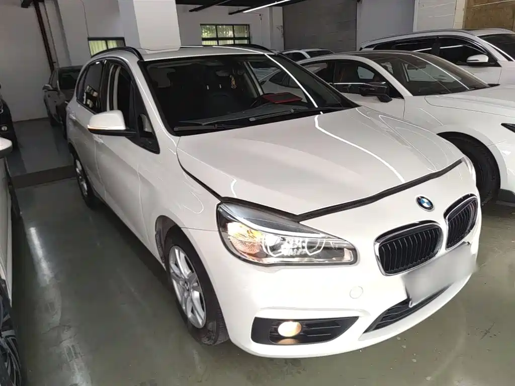 BMW 2 Series Touring 2016 218i Leading фото 4