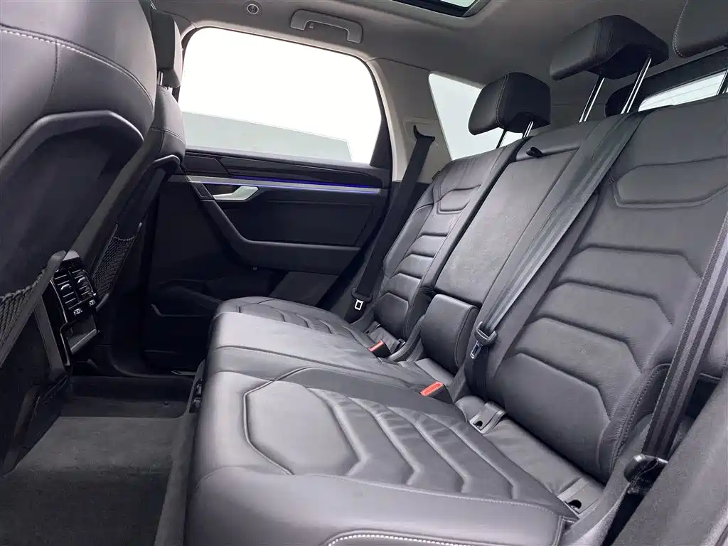 Volkswagen Touareg 2022 3.0TSI Rui Xiang Edition Gloss Black Sport Package фото 9