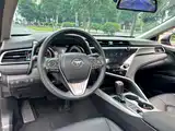 Фото 14 - Toyota Camry