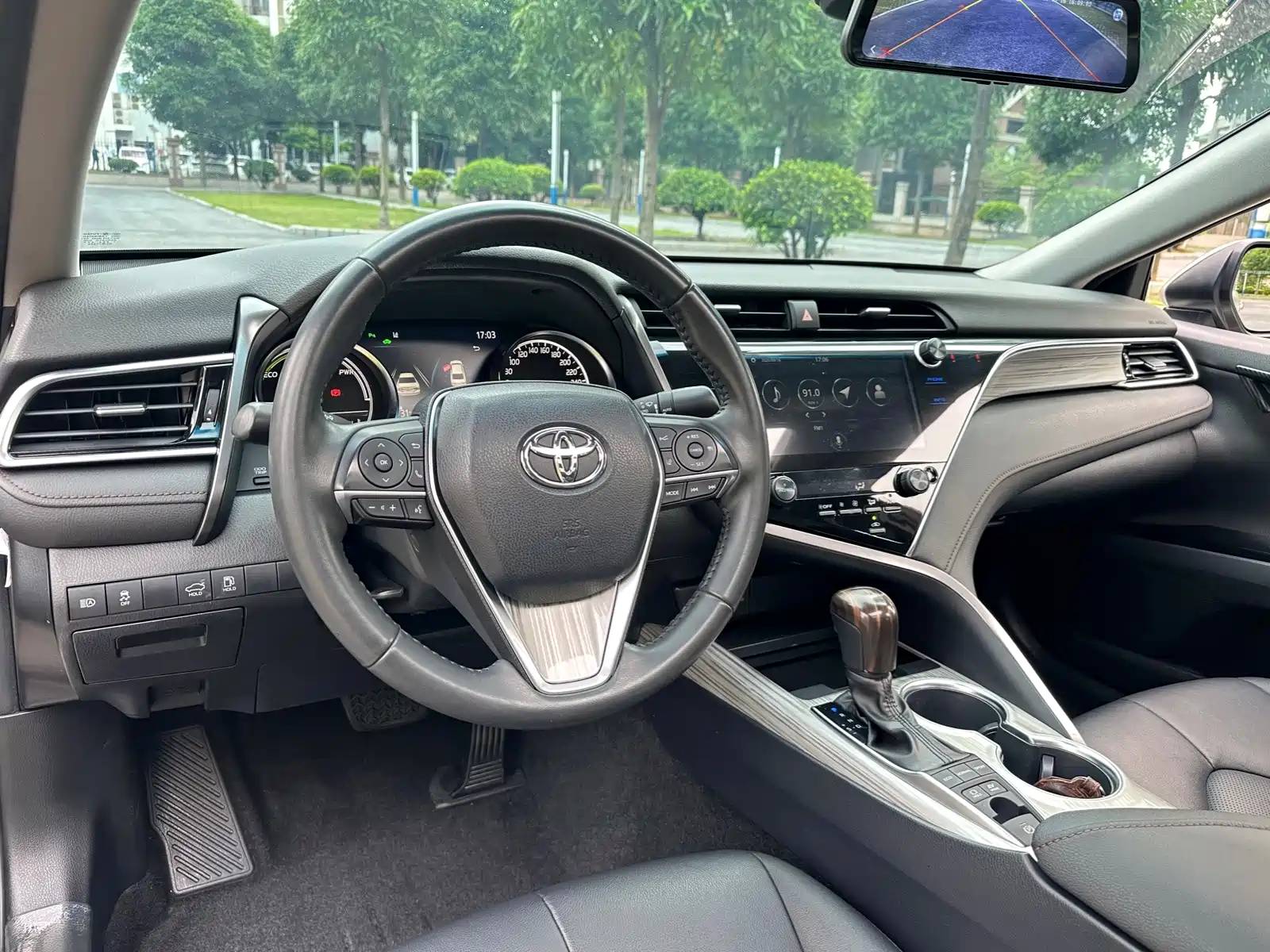 Фото 14 - Toyota Camry