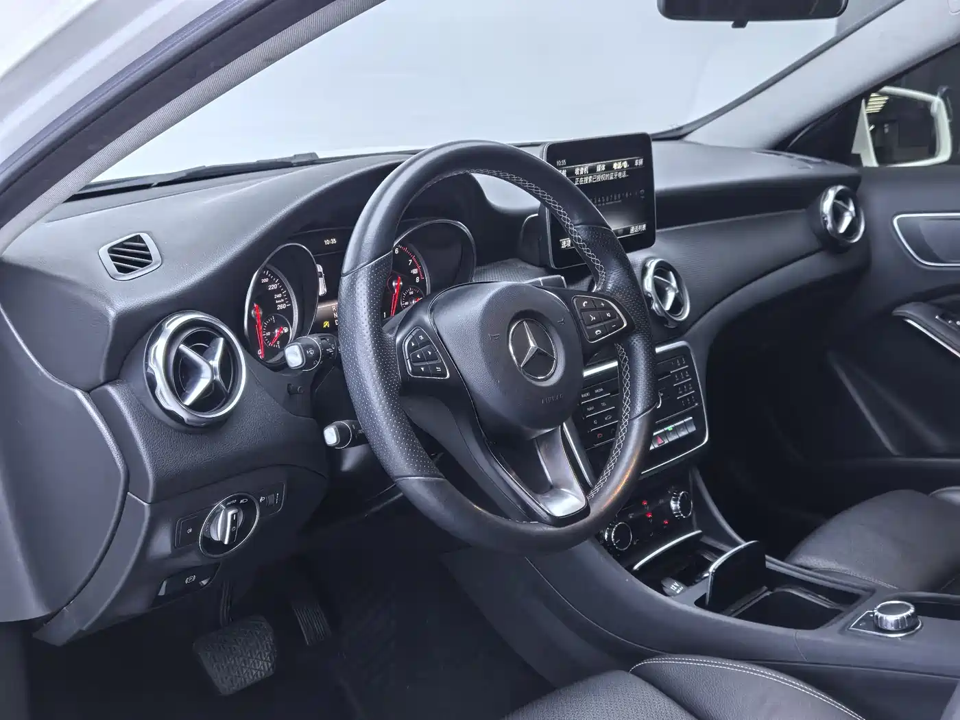 Mercedes-Benz GLA 2017 GLA 200 Dynamic фото 12