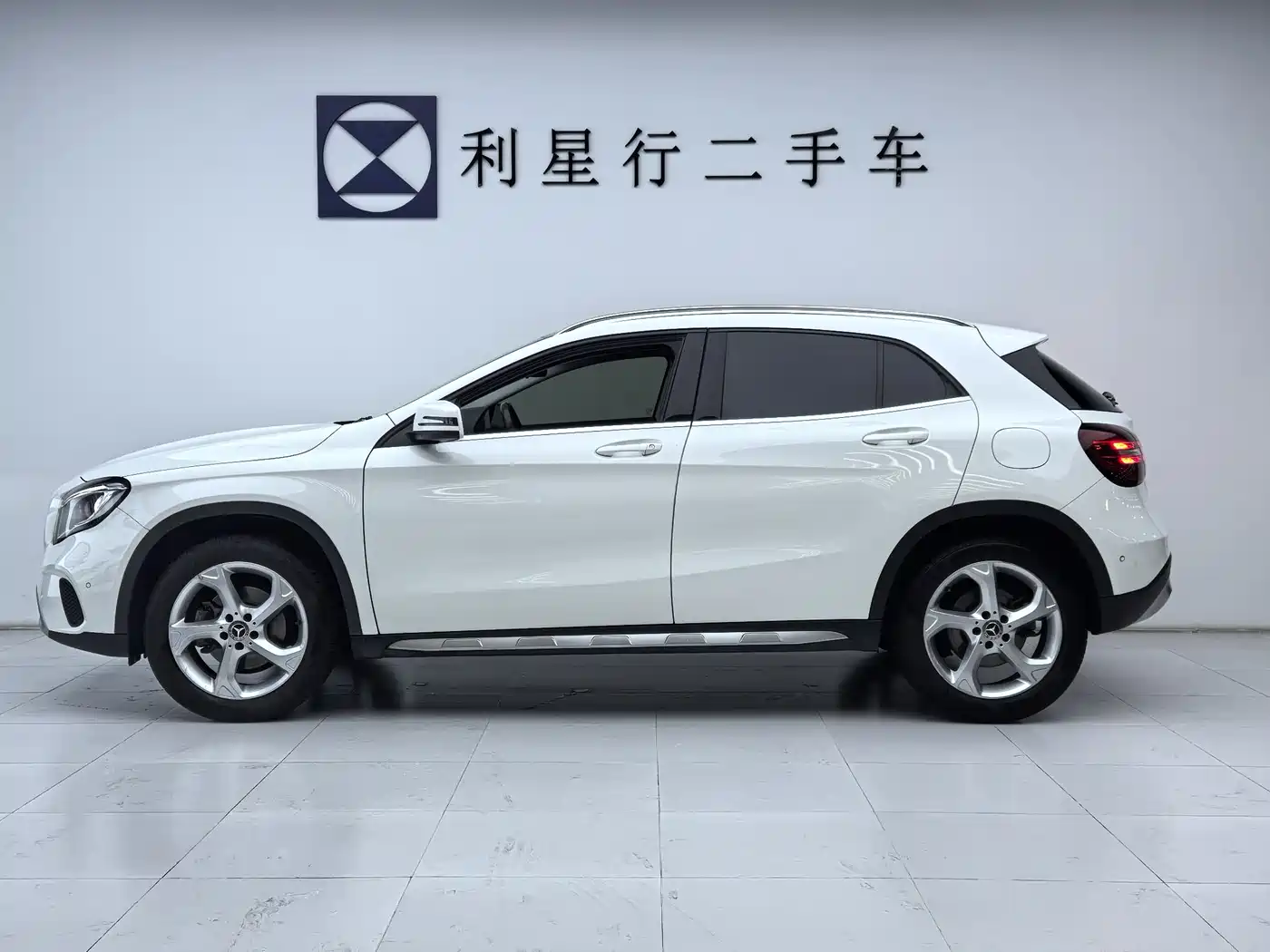 Mercedes-Benz GLA 2017 GLA 200 Dynamic фото 2