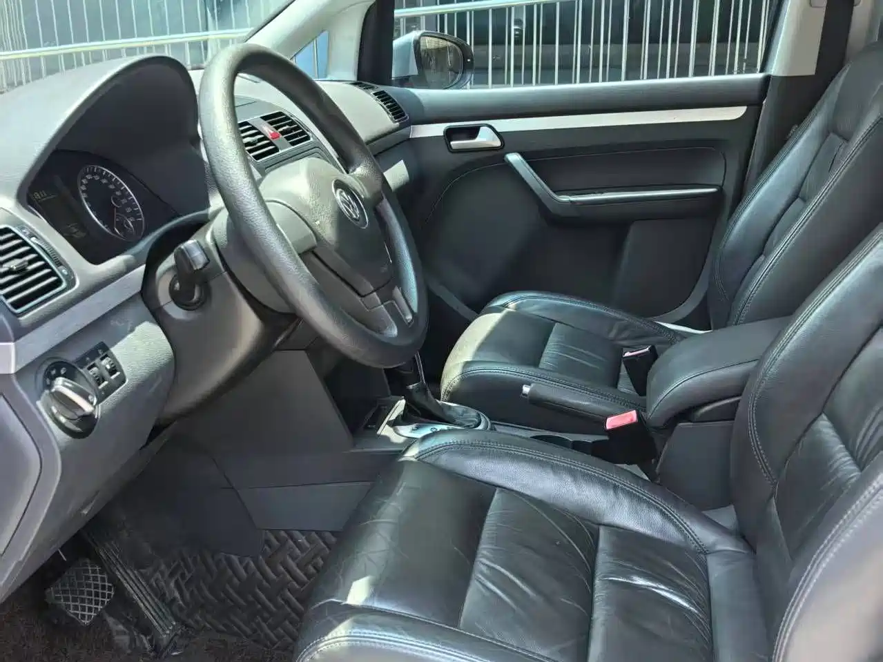 Volkswagen Touran 2015 1.4T DSG Comfort Edition 5-seater фото 7