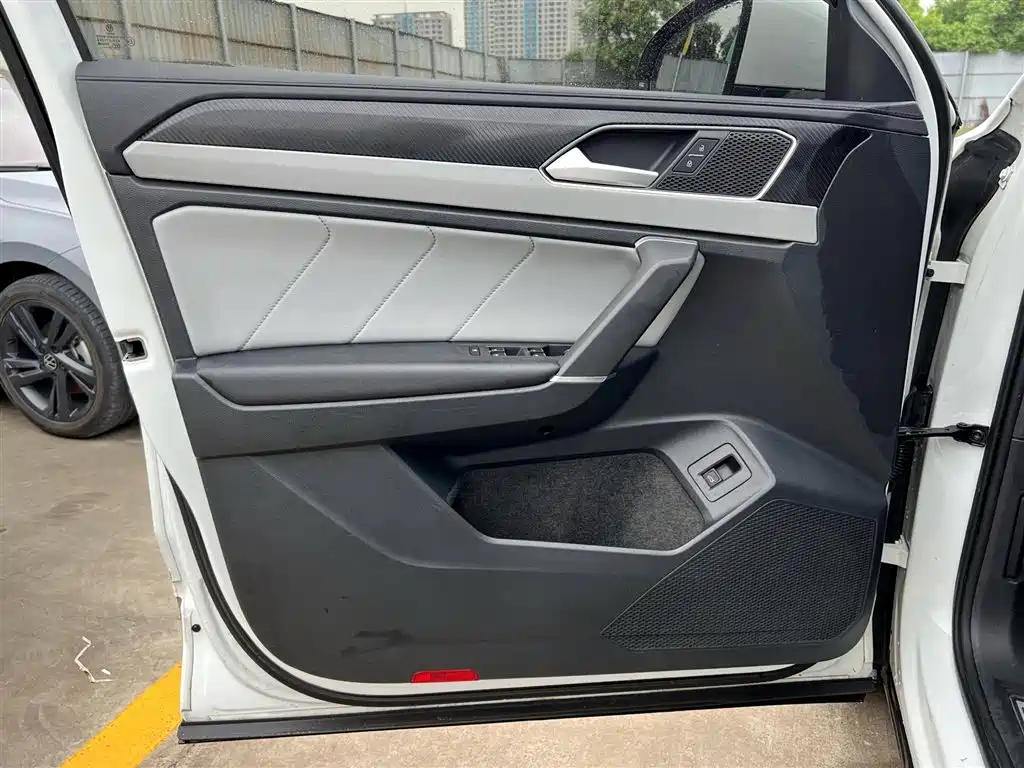 Volkswagen Tayron 2023 280TSI 2WD Luxury Plus Advanced Edition фото 8