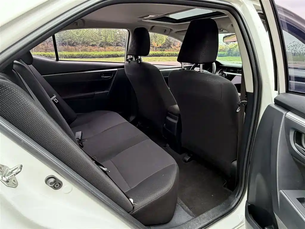 Toyota Levin 2016 Hybrid 1.8H GS E-CVT Elite фото 5