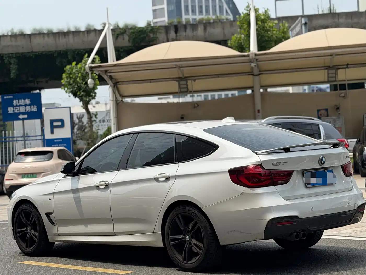 BMW 3 Series GT 2018 320i M Sport фото 4