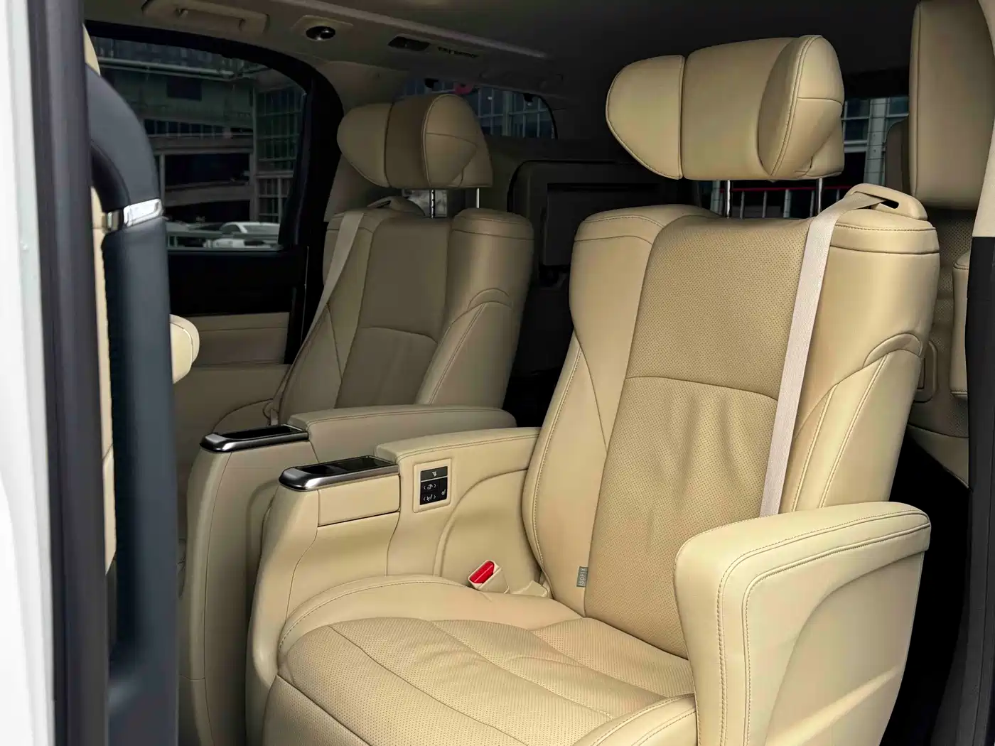 Toyota Alphard 2020 Hybrid 2.5L Luxury Edition фото 13