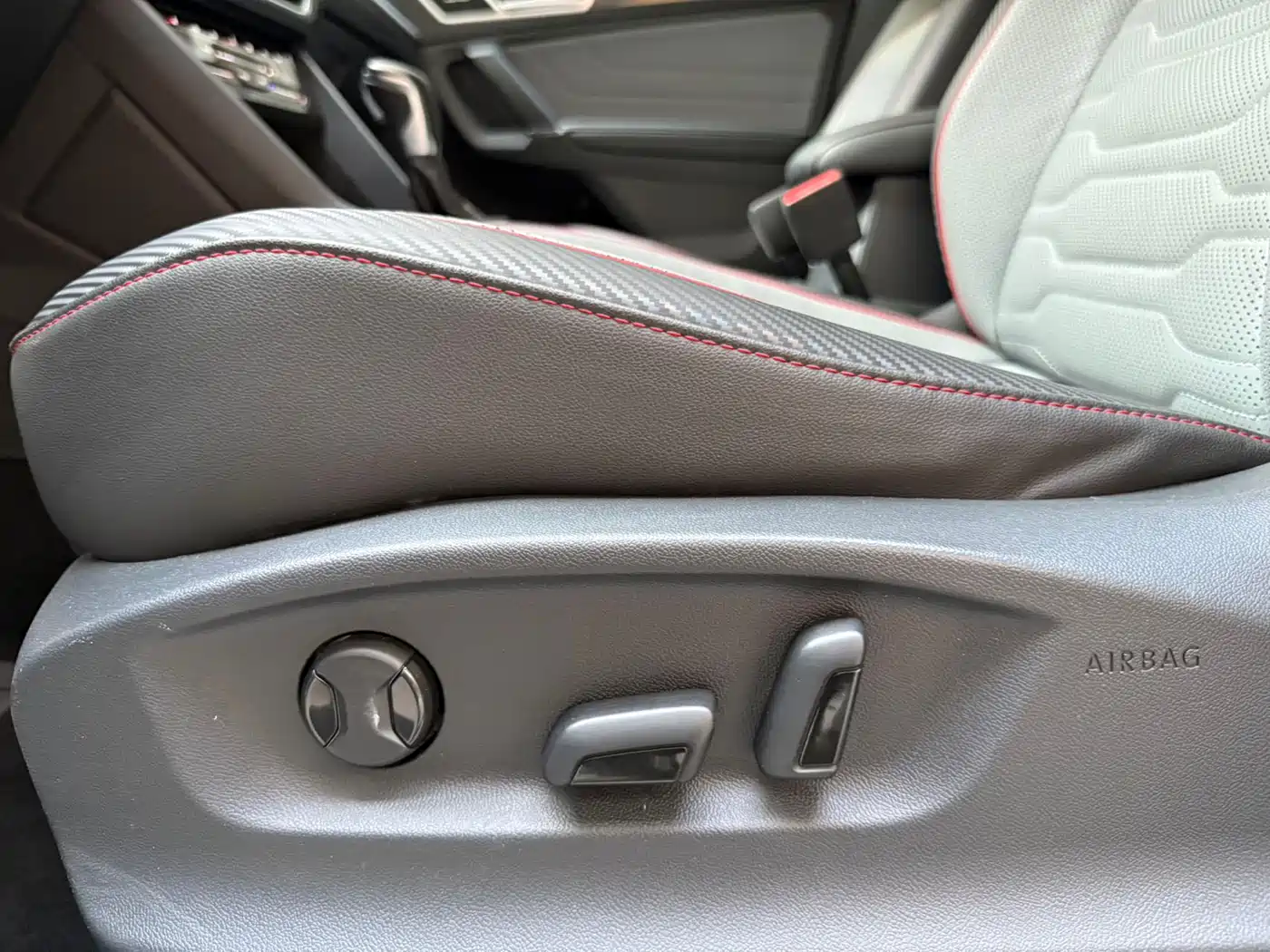 Volkswagen Tiguan L 2022 330TSI Automatic 2WD R-Line Flagship Edition фото 19