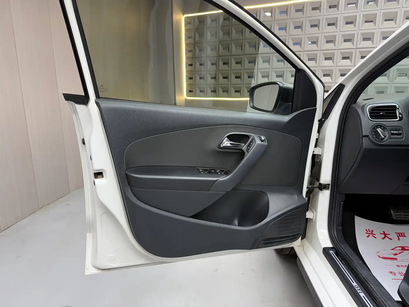 Volkswagen Polo 2012 1.4TSI GTI фото 4
