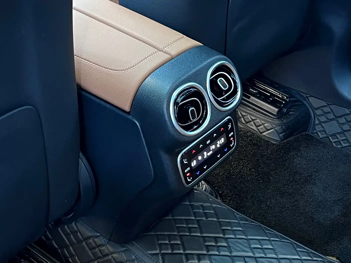 Mercedes-Benz GLC 2024 GLC 260 L 4MATIC Dynamic 5-seater фото 19