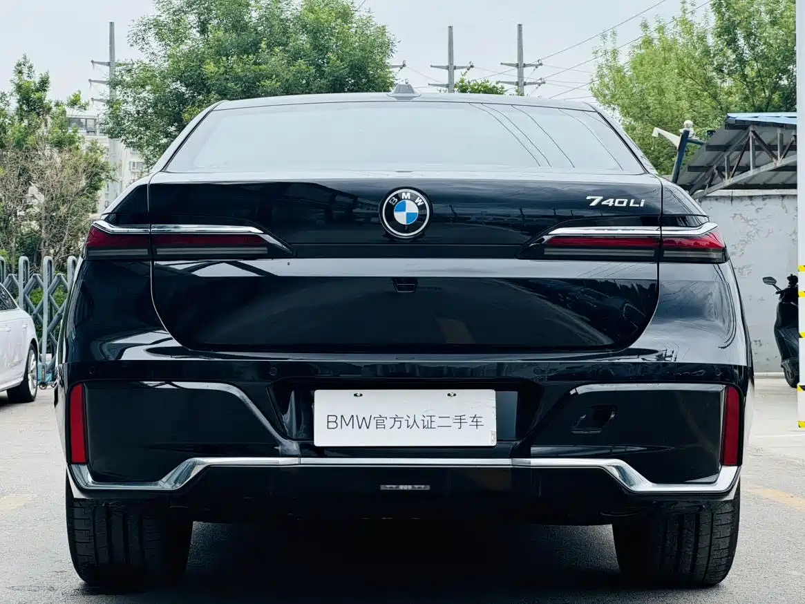 BMW 7 Series 2023 740Li Exclusive M Sport Package фото 2