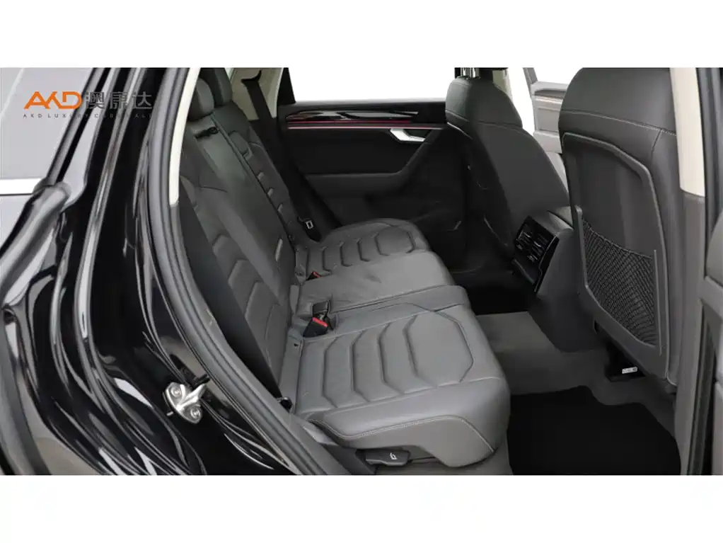 Volkswagen Touareg 2019 3.0TSI Sharp Edge Edition China VI фото 8
