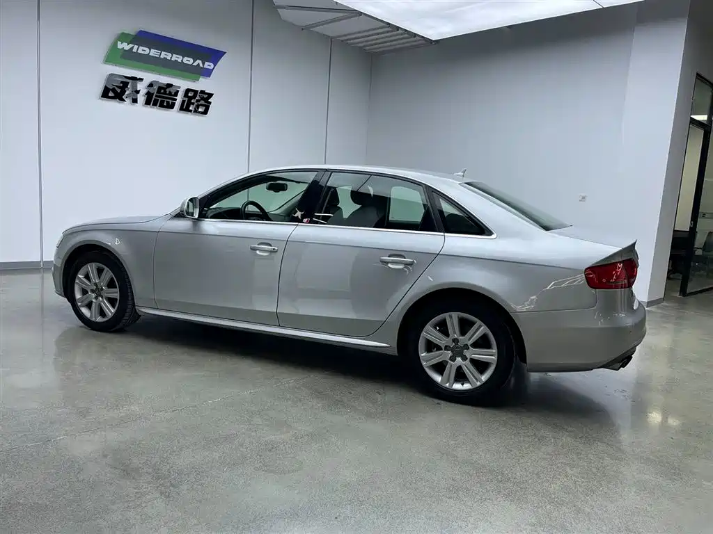 Audi A4L 2012 2.0 TFSI Automatic Technology фото 7