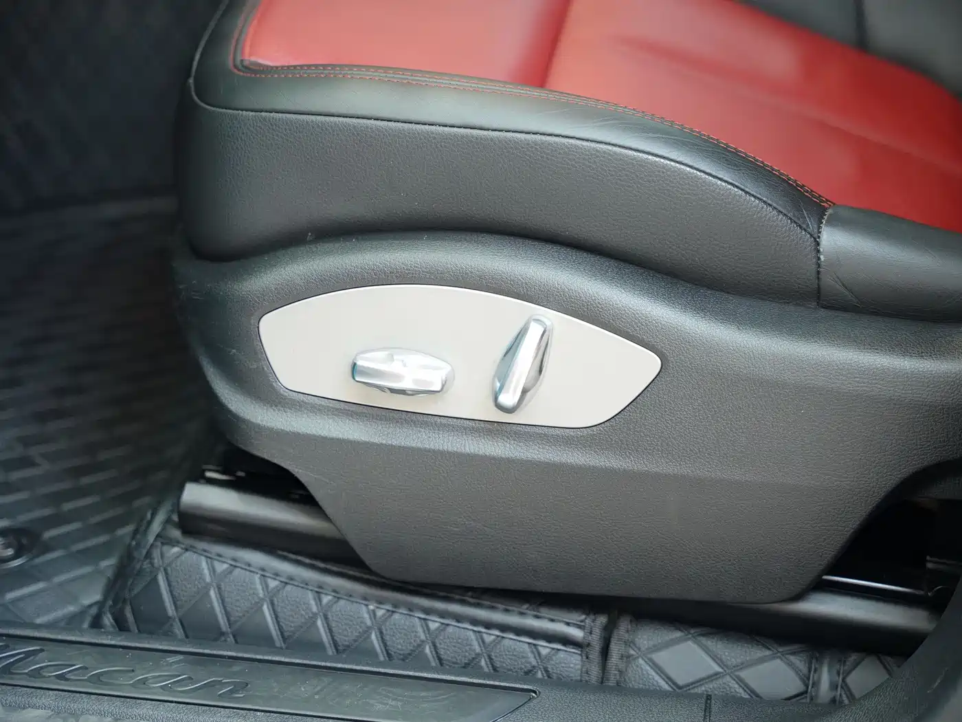 Porsche Macan 2018 Macan 2.0T фото 18