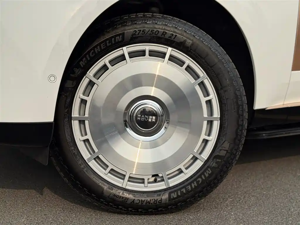 Land Rover Range Rover 2024 3.0 L6 360PS Golden Age Edition фото 29