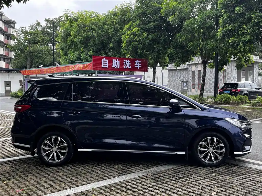 Photo 9 - BYD Song MAX