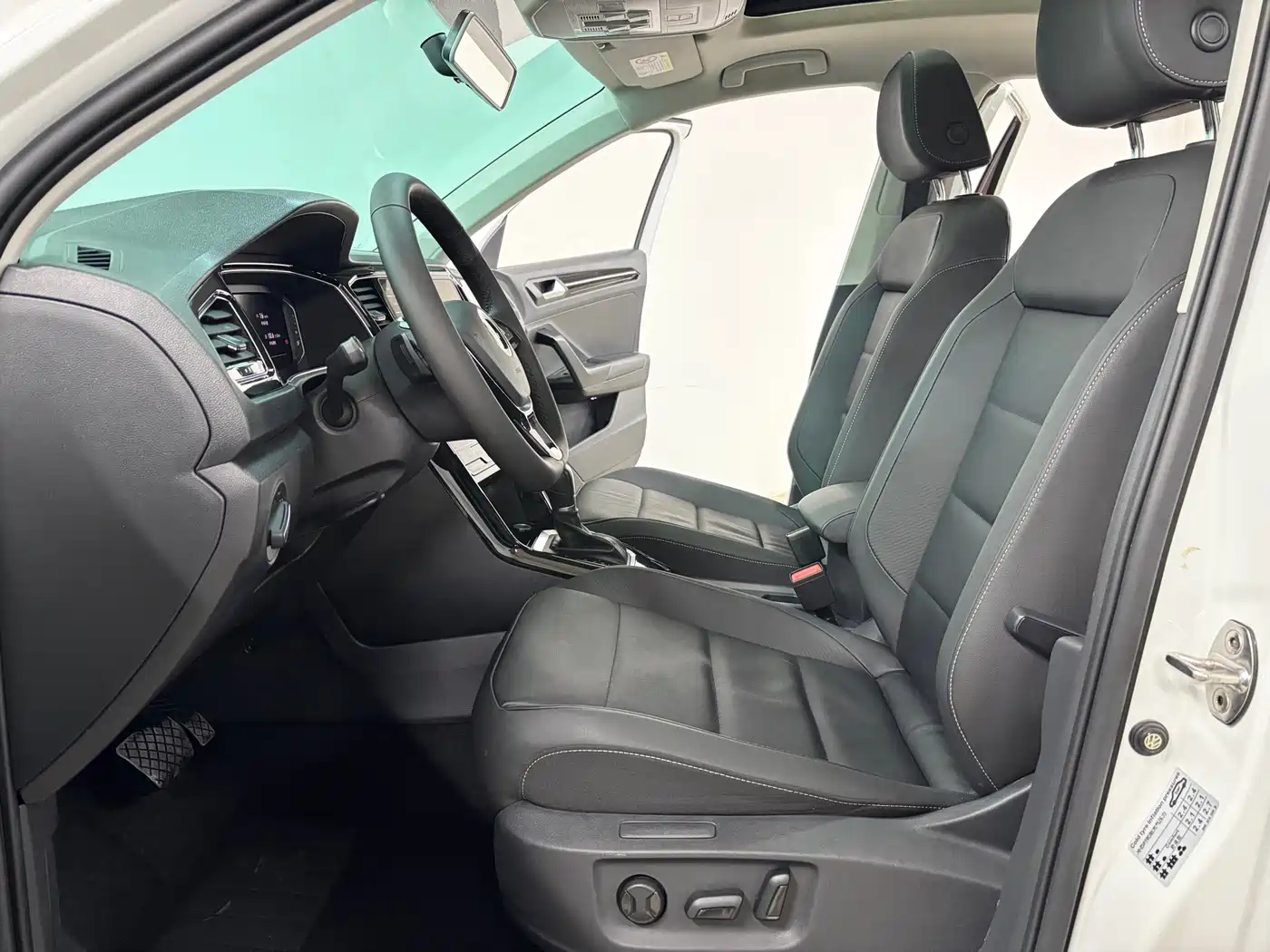 VOLKSWAGEN T ROC EXPLORING SONGS