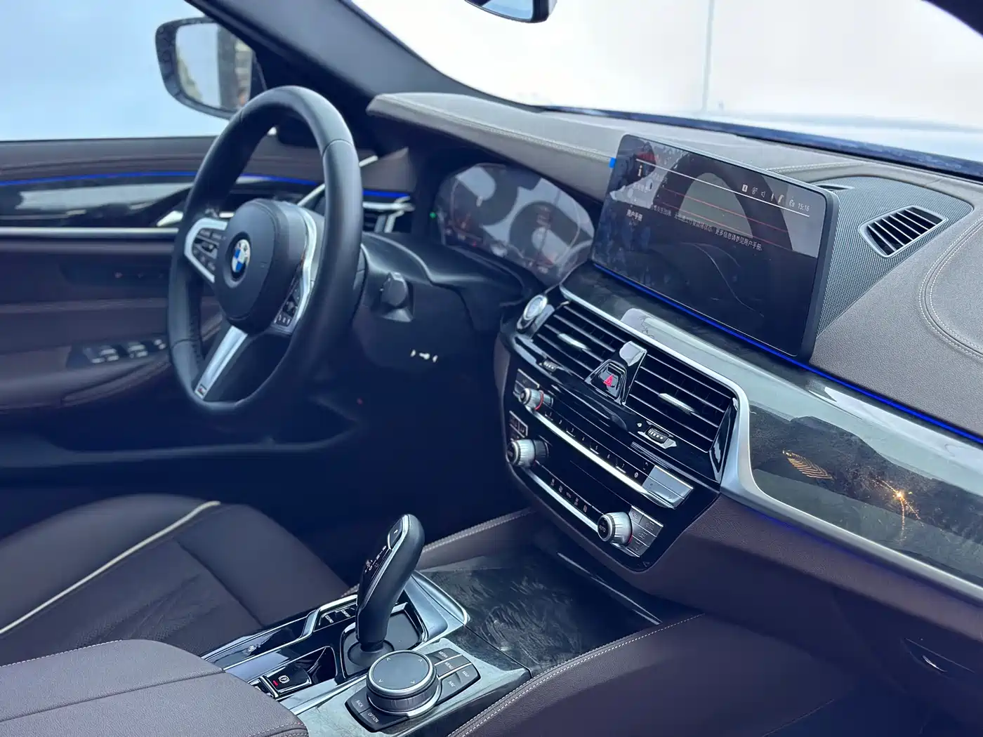 BMW 5 Series 2022 525Li M Sport Package фото 16