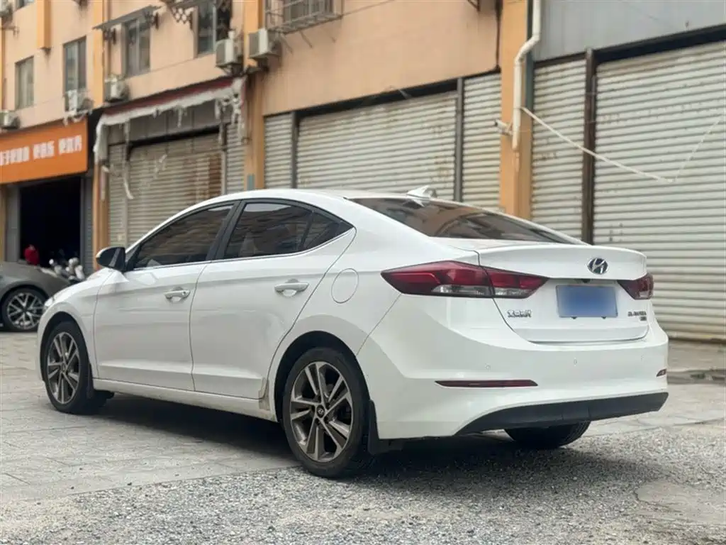Hyundai Elantra 2016 Model 1.6L Automatic Smart Elite фото 10