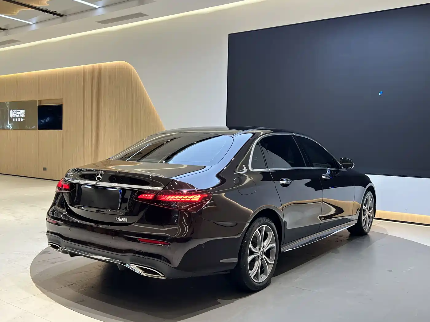 Mercedes-Benz E-Class 2023 E 300 L Sport Fashion фото 6