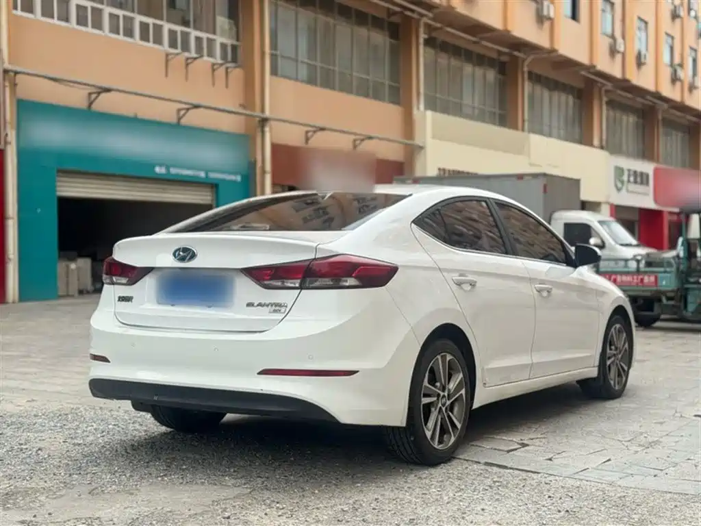 Hyundai Elantra 2016 Model 1.6L Automatic Smart Elite фото 14