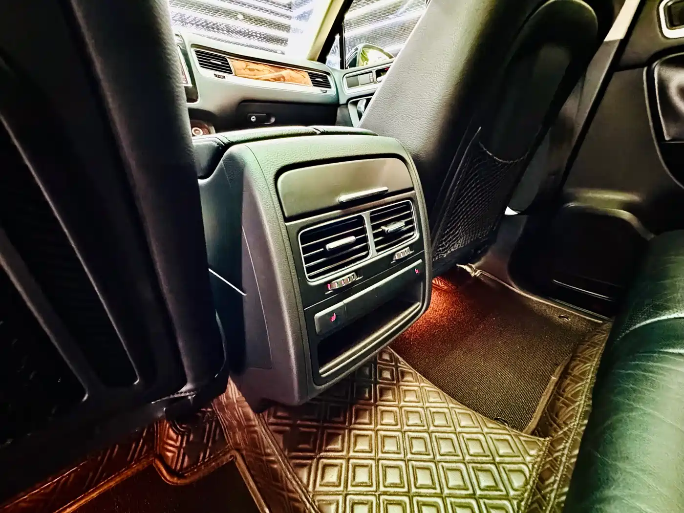 Volkswagen Touareg 2011 3.0TSI Premium фото 11