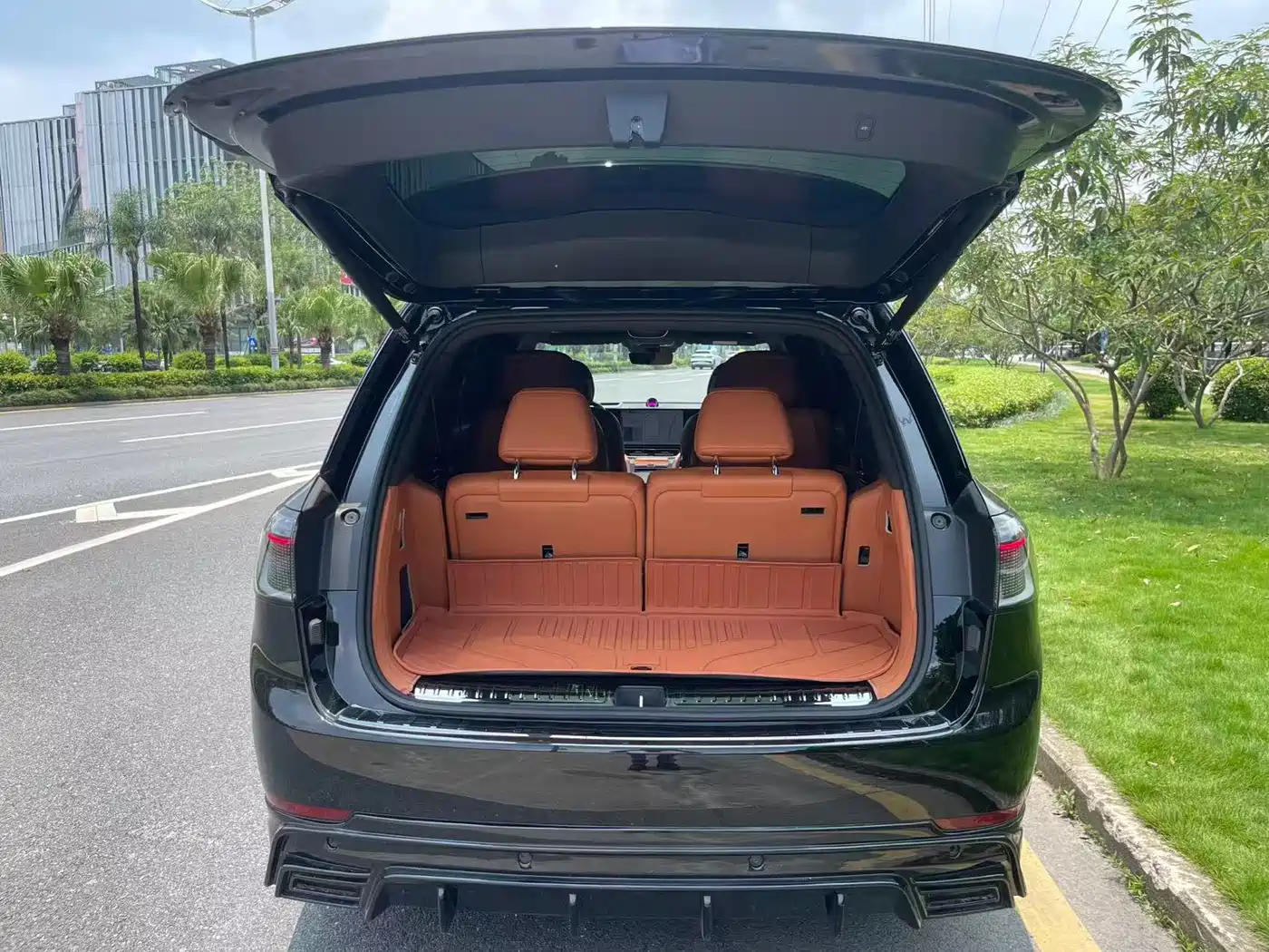 AITO Wenjie AITO M9 2024 Extended Range Ultra 42kWh 6-Seater фото 8