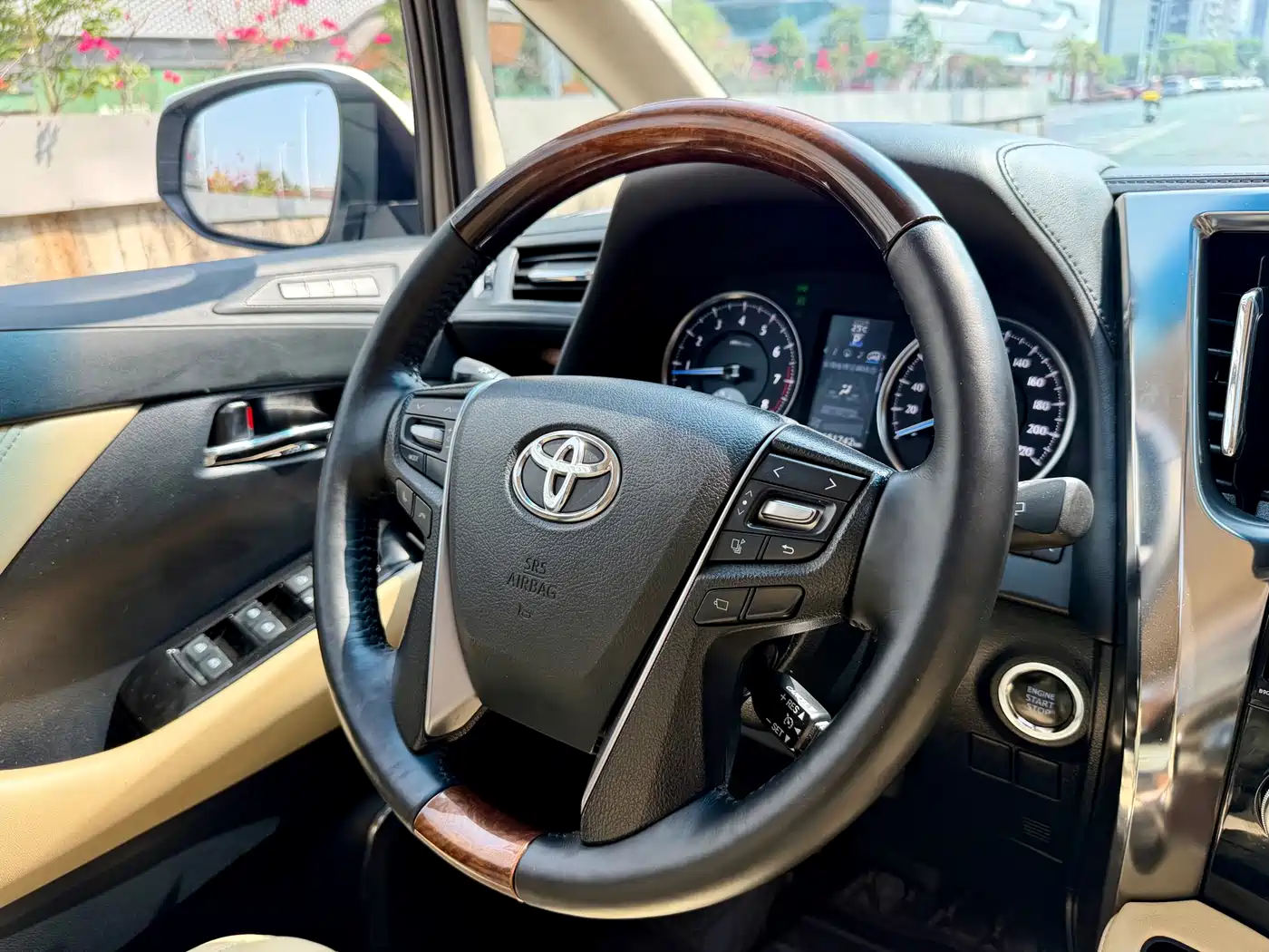 Toyota Alphard 2015 3.5L Premium Edition фото 33
