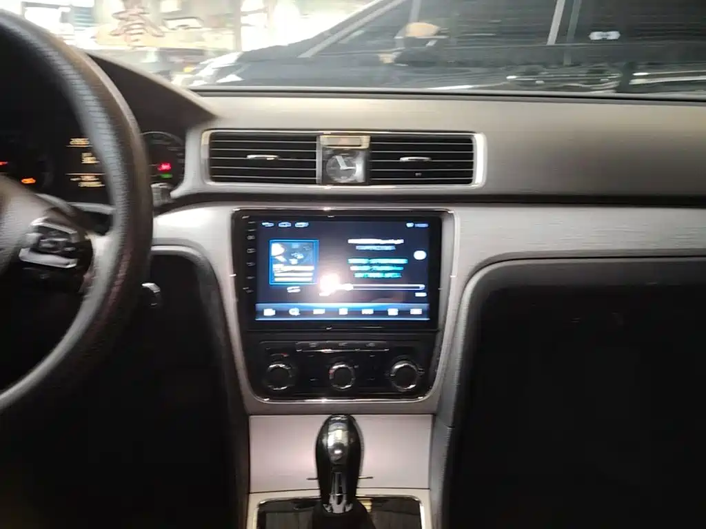 صورة 13 - Volkswagen Passat