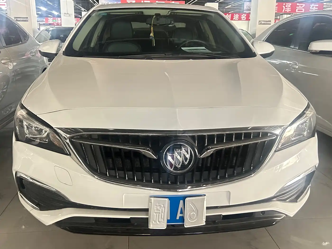Buick Verano 2018 Sedan 20T Dual Clutch Leading