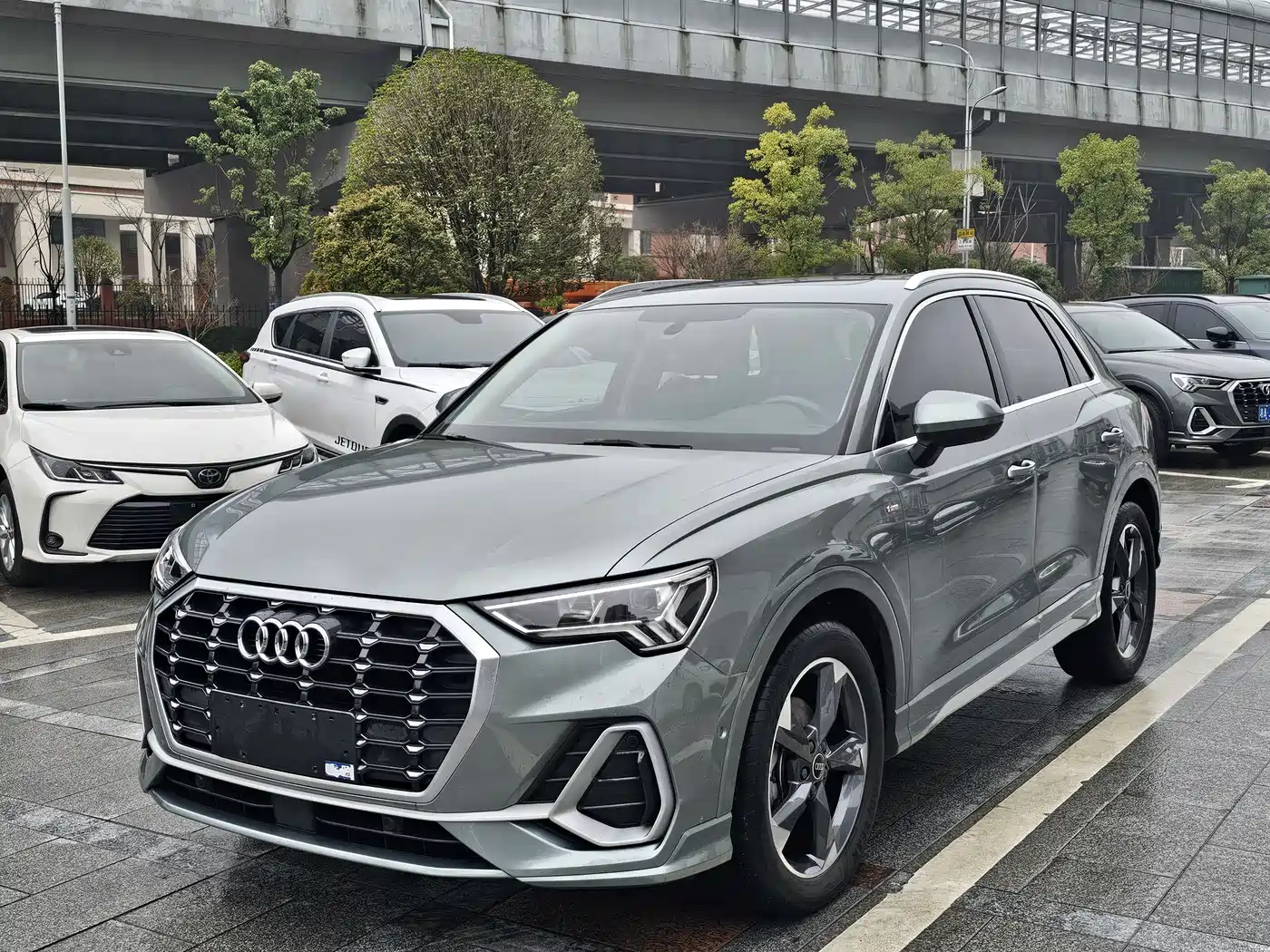 AUDI Q3