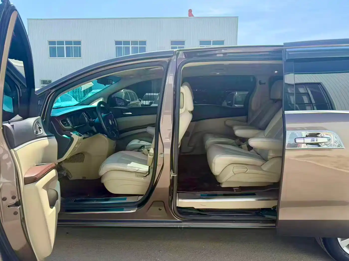 Buick GL8 2014 2.4L CT Luxury Business Comfort фото 8