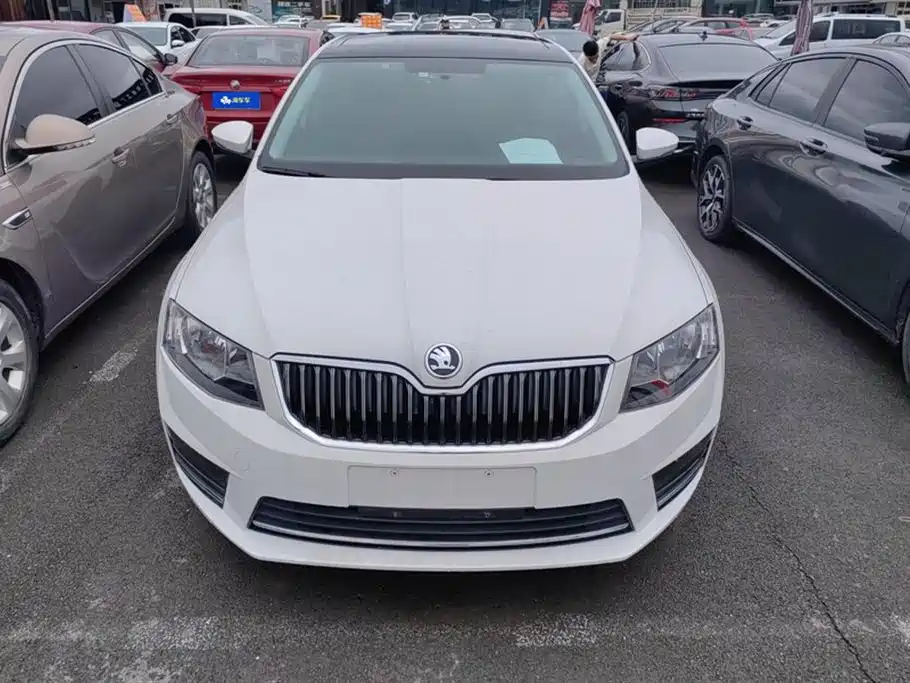 Škoda Octavia 2017 1.6L Automatic Smart Edition фото 2
