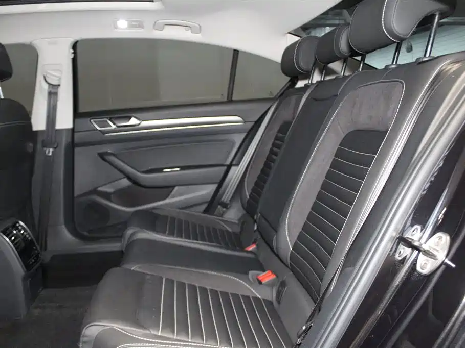 Volkswagen Magotan 2020 330TSI DSG Leading фото 8
