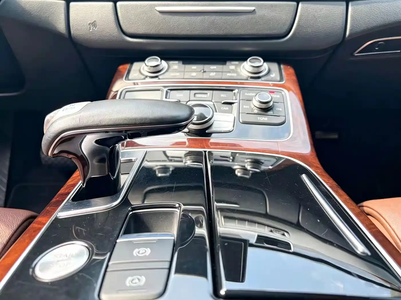 Фото 14 - Audi A8