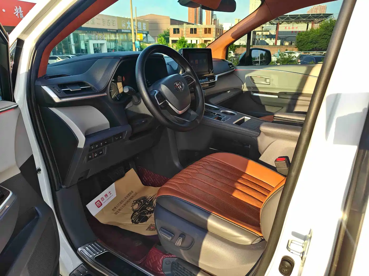 Toyota Sienna 2023 2.5L Hybrid Comfort Edition фото 4