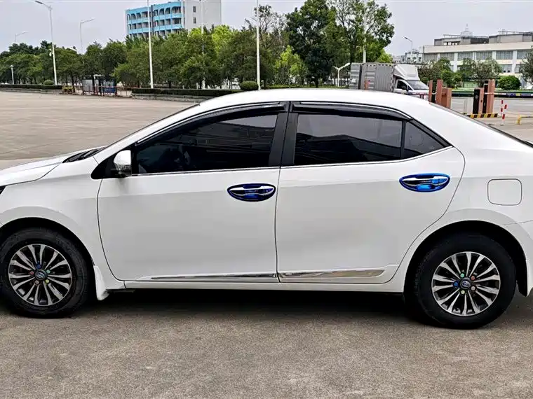 Toyota Corolla 2017 1.2T CVT GL фото 3