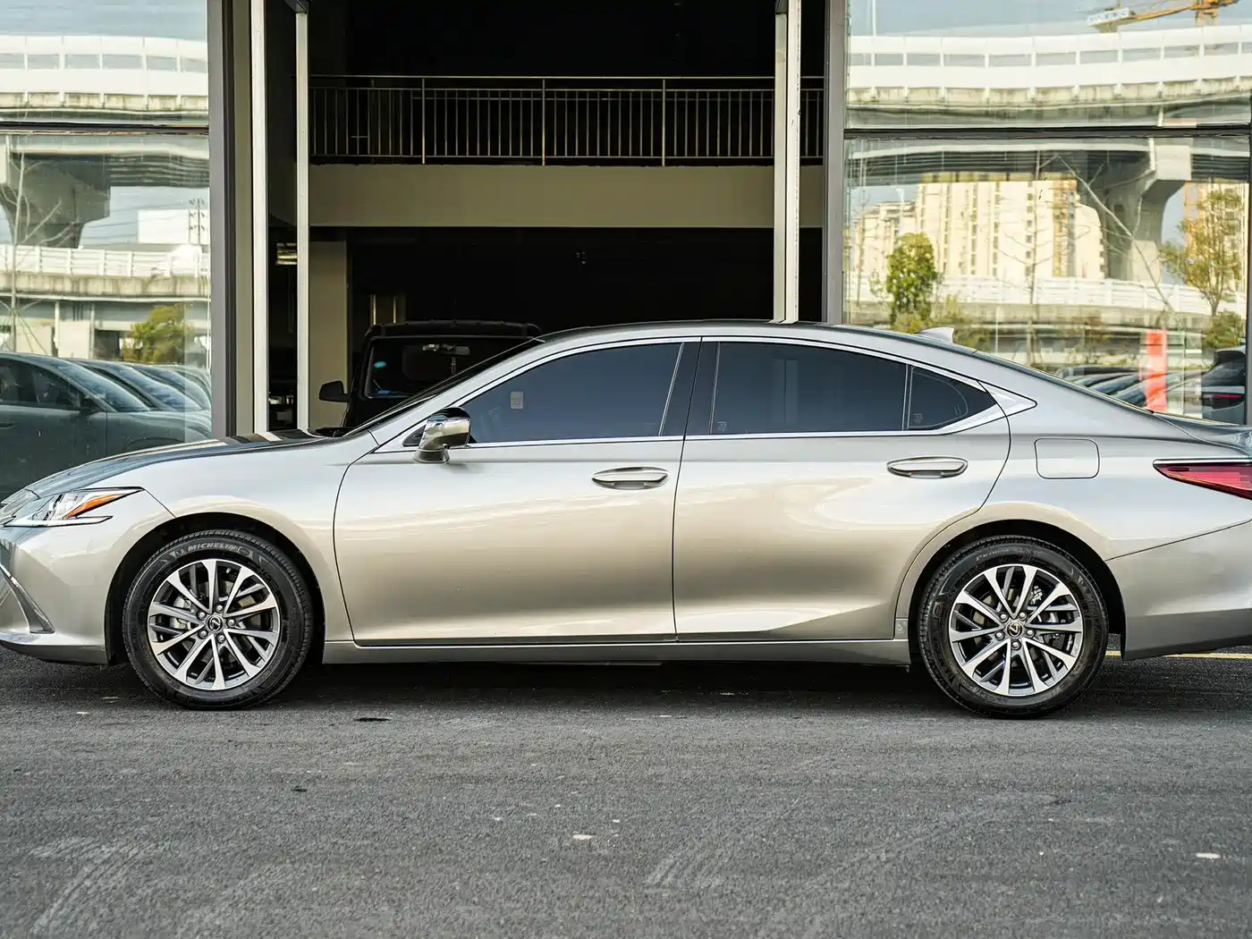 Lexus ES 2024 200 Premium Edition фото 7